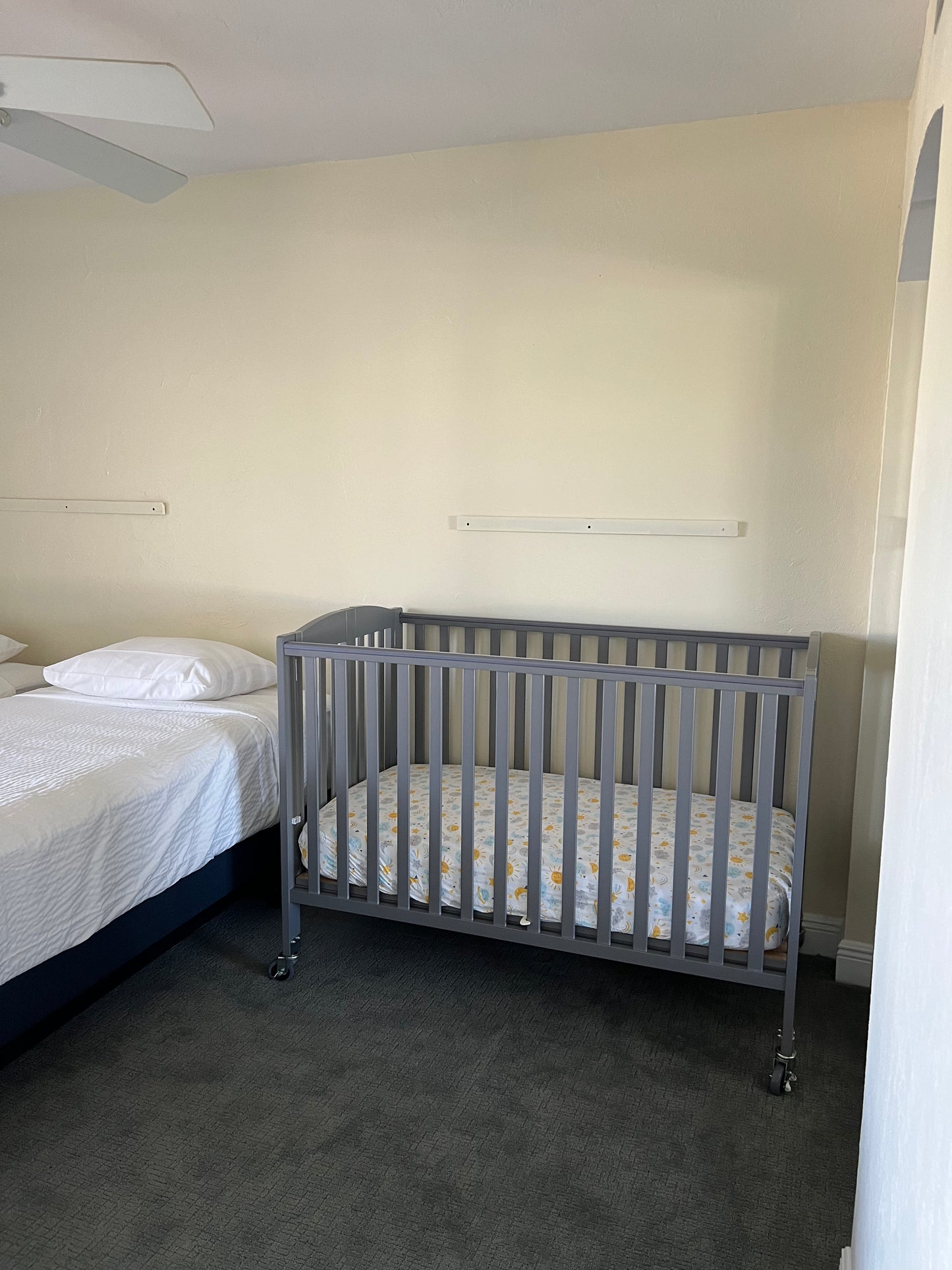 Full Size Crib with Sheet